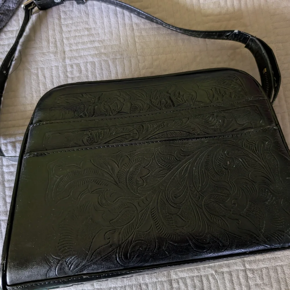 Hand Tooled Elegant Black Embossed Leather Purse
